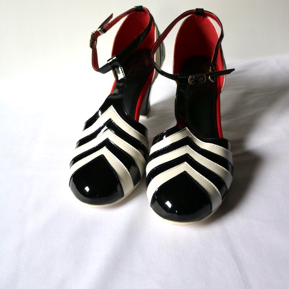 Lola Romona Patent Leather Retro Heels EU 39 (US 8.5)Black White Stripe T-Strap - Picture 2 of 7